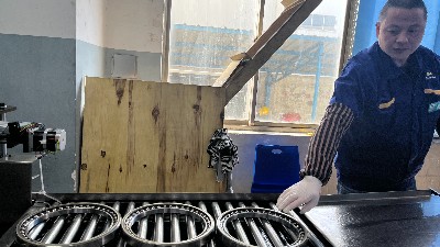 精密數(shù)控車床主軸軸承應(yīng)該如何清洗？