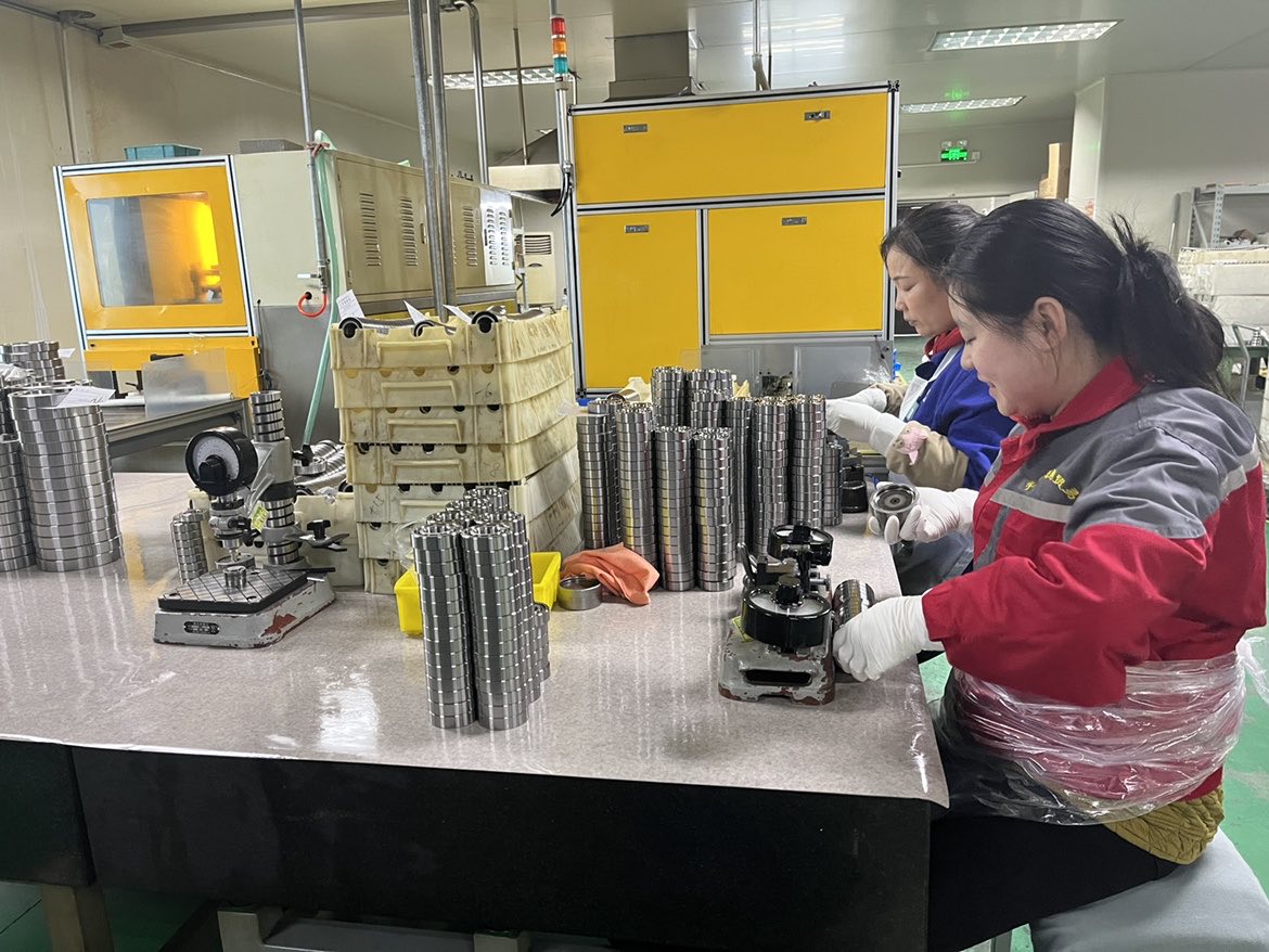 如何防止機(jī)床主軸角接觸軸承生銹？